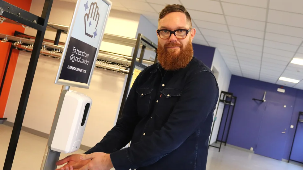 Martin Magnusson, enhetschef avdelning måltid, säger att man jobbar hårt för att åtgärda de brister som konstaterats i Gråboskolans kök. 