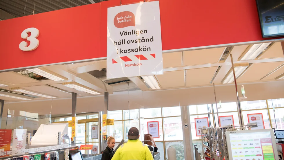 Dagligvaruhandeln går något bättre än sällanköpshandeln, men kurvorna pekar nedåt. Arkivbild.