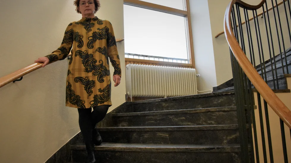 Chefsåklagare Anna Bergström håller inte med advokaten om att det för den misstänkte skulle funnits någon nödvärnssituation vid de i åtalet nämnda punkterna.