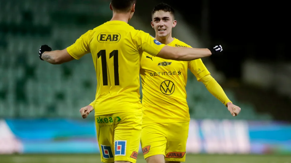 Emil Tot Wikström kunde jubla över två mål och att Halmstad spelar i allsvenskan igen nästa år.
