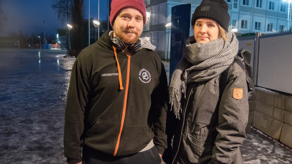 Henrik Forsgren och Matilda Boman är glada att de har varandra och bor tillsammans. Det är värre för dem som bor ensamma, tror de.