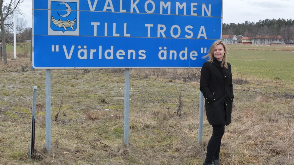 Anna Roos lyfter fram de mörka sidorna av Trosa i en trilogi. Hennes arbetssätt är strukturerat, något hon plockat med sig från sitt jobb som ekonom.