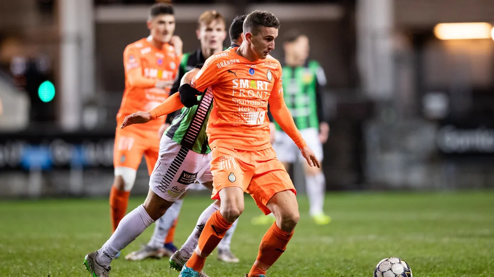 Adnan Kojic och hans AFC tar sig an topplaget Degerfors under lördagen.