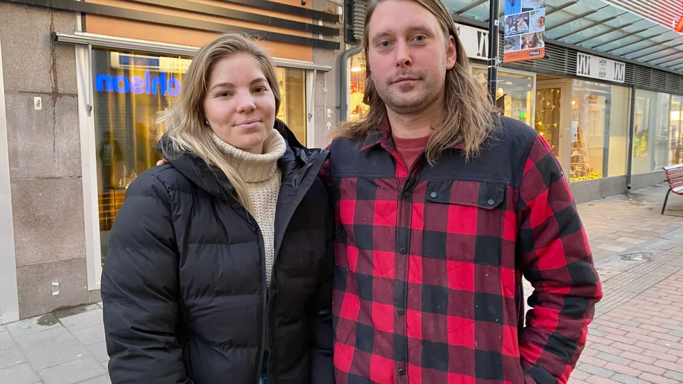 Niklas Petterson, Piteå, och Cecilia Wikberg, Vindeln. ”Vi ska se hockey och lags god mat.”