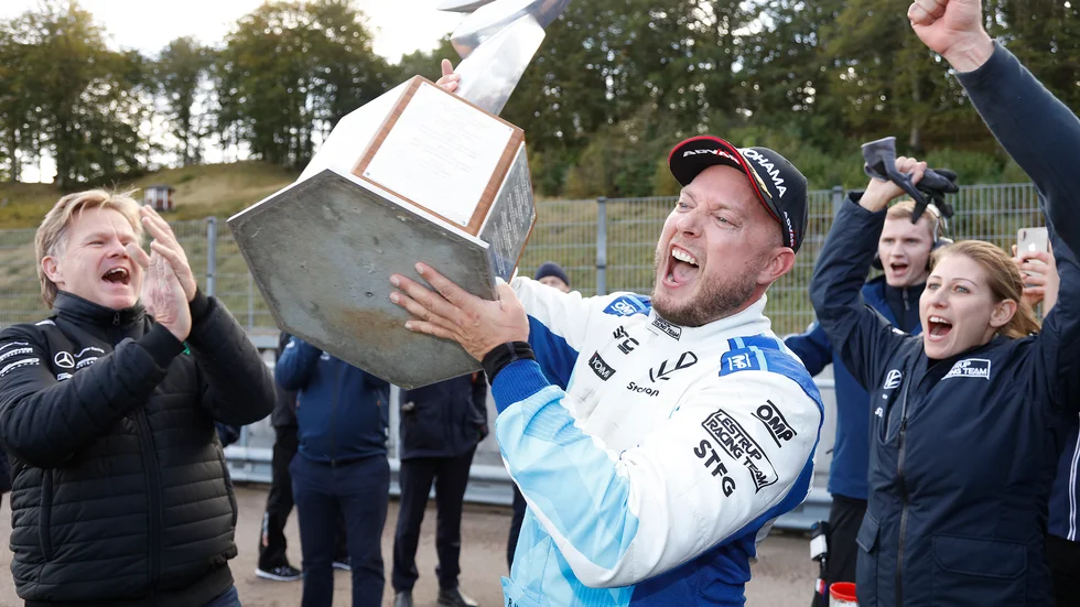 Engelsmannen Rob Huff vann STCC 2020 och har lovat återkomma för att försvara sitt mästerskap. Säsongen 2021 planeras starta på samma bana där Huff kunde vinna finalen. Arkivbild.