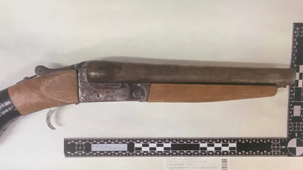 Det avsågade hagelgeväret som hittades bidrog starkt till att åklagaren bedömde vapenbrottet som grovt.
