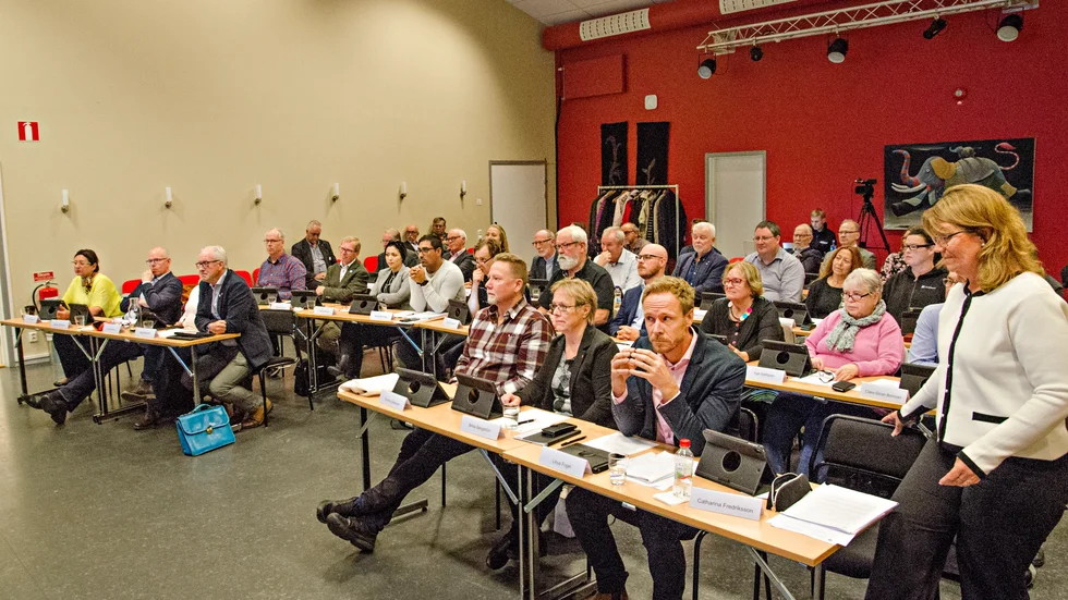 Såhär trångt kommer det inte att vara på kommunfullmäktige i Oxelösund. Antalet ledamöter har bantats ner till 16.