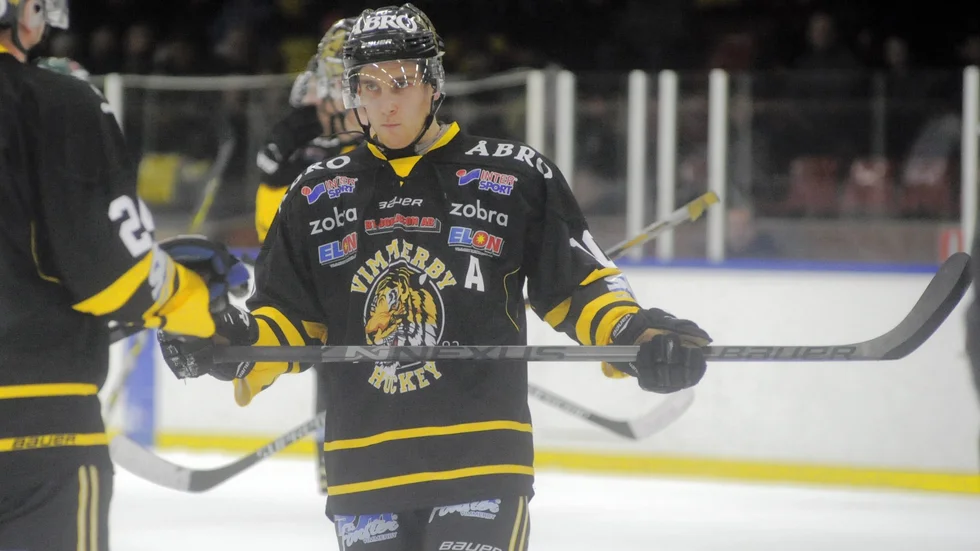 Förre VH-spelaren Björn Jonasson avgjorde för Huddinge mot Karlskrona.