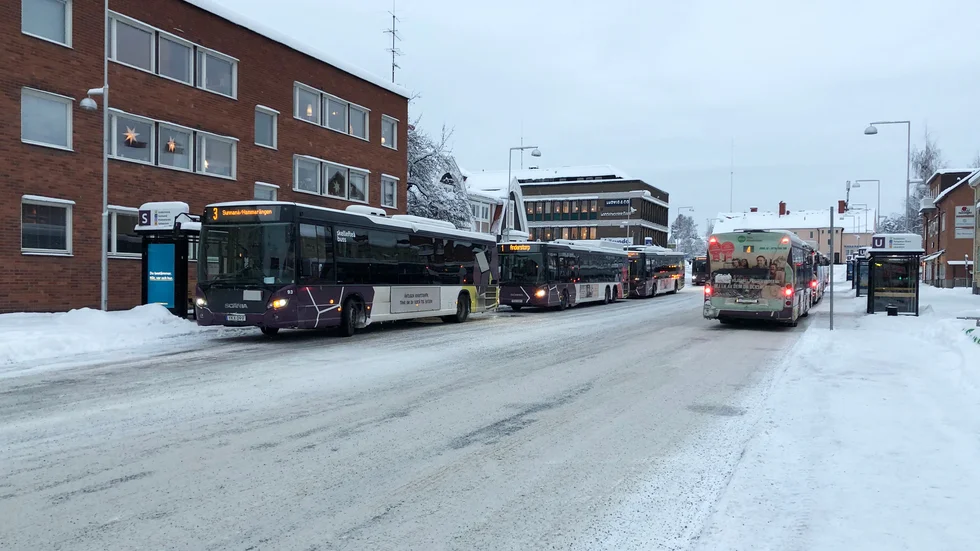 Kristoffer Hedenström, trafikchef på Skellefteå Buss, bjuder in till dialog med företag och privatpersoner som är missnöjda med att exempelvis utfarterna blockeras, så att de kan lösa det tillsammans.