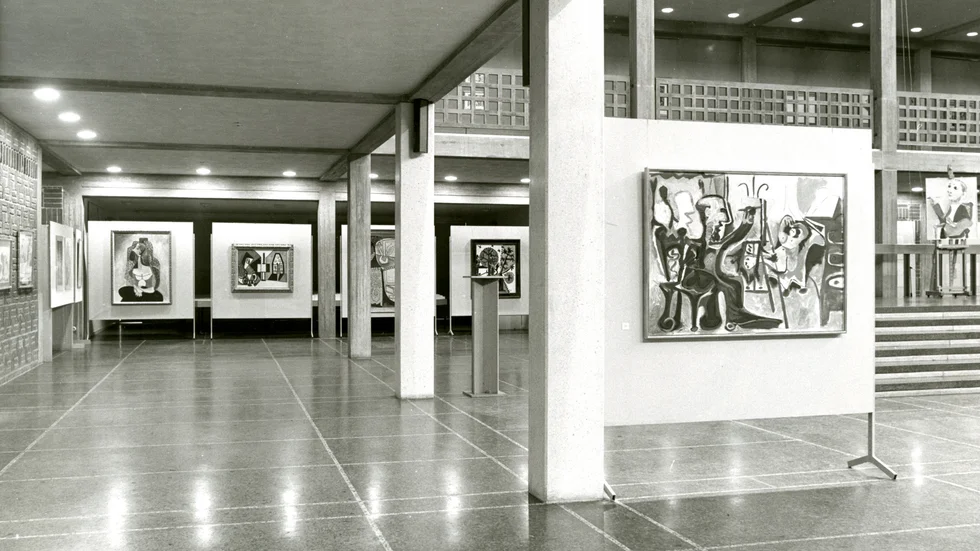 Mer än hundra målningar, teckningar och skulpturer av Picasso visades i utställningen.
