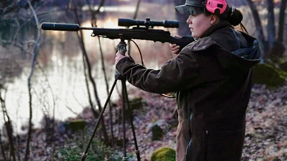 Moa Swärdh har tidigare varit i Norrland och jagat älg. Men den första älgen fällde hon hemma i Sörmland, i närheten av Katrineholm. 