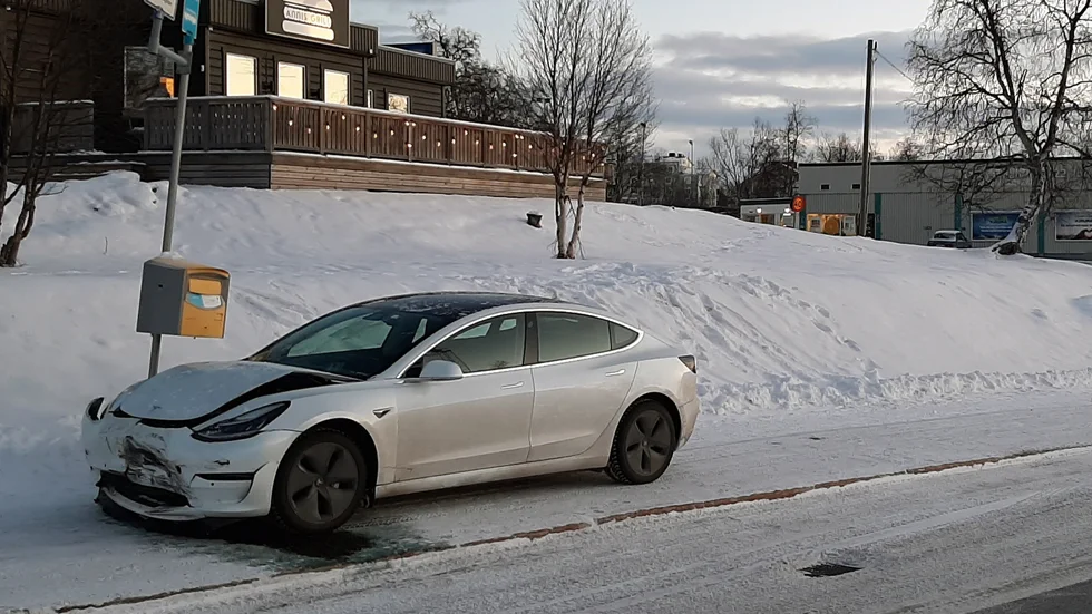 Två personer fick åka till sjukhus med ambulans efter krocken i centrala Kiruna på tisdagsmorgonen.