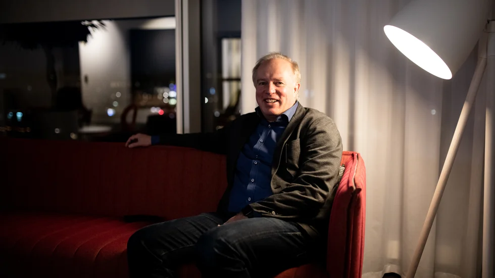 Mikael Köhler, hälso- och sjukvårdsdirektör, håller med om att Akademiska sjukhuset har haft problem att hantera. Men de problemen kan inte härledas till ett visst antal vårdplatser, anser han.