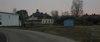 Sålde tomt vid sjö – köper tillbaka och vill sälja igen