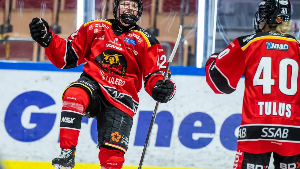 Viivi Vainikka (till vänster) är laddad inför finalen mot Brynäs IF och tycker hon har bra samarbete ute på isen med Noora Tulus.