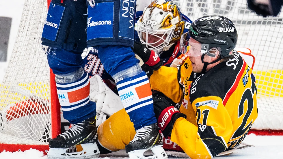Juhani Tyrväinen var sin vana trogen inblandad i mycket under Luleå Hockeys bortamatch mot Växjö.