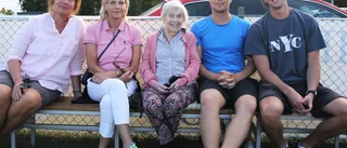 Familjära Einar Smith-spelen med 96-åriga Elsa på plats