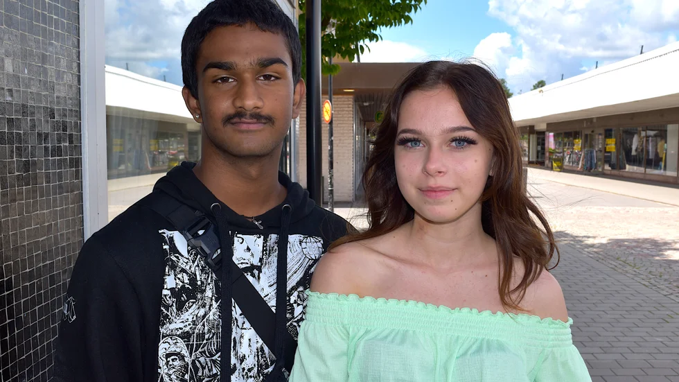 Gågatan i Hultsfred lockade ungdomarna en julidag. 