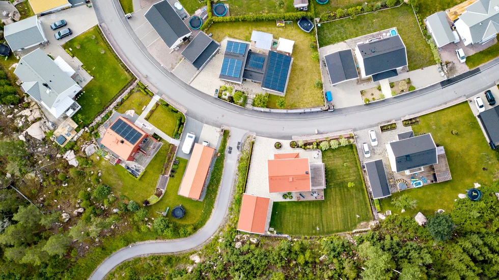 Det är främst kommunen som genom sitt planmonopol bestämmer vilken typ av bostäder som ska byggas. 2015–2019 byggdes 8 346 lägenheter i Uppsala kommun. Uppsala bygger fler lägenheter och färre småhus än rikssnittet.