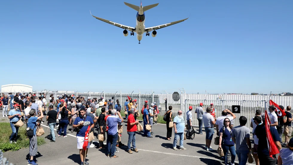 Sommarens besked om att Airbus minskar arbetsstyrkan med 15|000 tjänster ledde till demonstrationer i Toulouse, där många av bolagets anställda arbetar. Arkivbild.