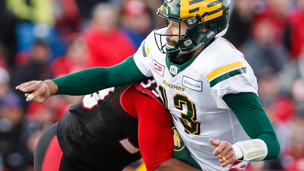 Quarterbacken Mike Reilly i en match för Edmonton Eskimos 2019. Arkivbild.