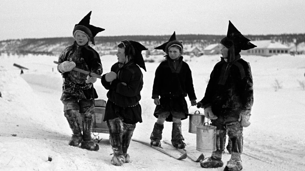 Arvet från koloniseringen, inte bara av marken som samerna brukade utan också av deras folksjäl och kultur, bär de drabbades ättlingar fortfarande på.