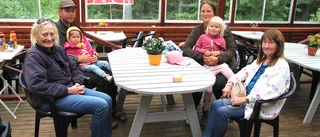 Här fikar både resenärer och bofasta