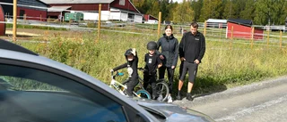 Boende i Brännan vill ha sänkt hastighet genom byn: ”Vi brukar försöka vinka att bilisterna ska ta det lugnare”