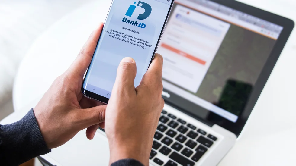 Lämna aldrig ut lösenord eller kod till bank-id.