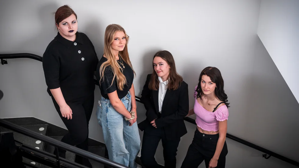 Elin Ingvardsson, Vendela Berzén, Eileen Griffin Karlsson och Amanda Karbelius är alla 18 år gamla och går estetprogrammet på Bruksgymnasiet. Tillsammans har de skapat filmen "Sommarkyla".