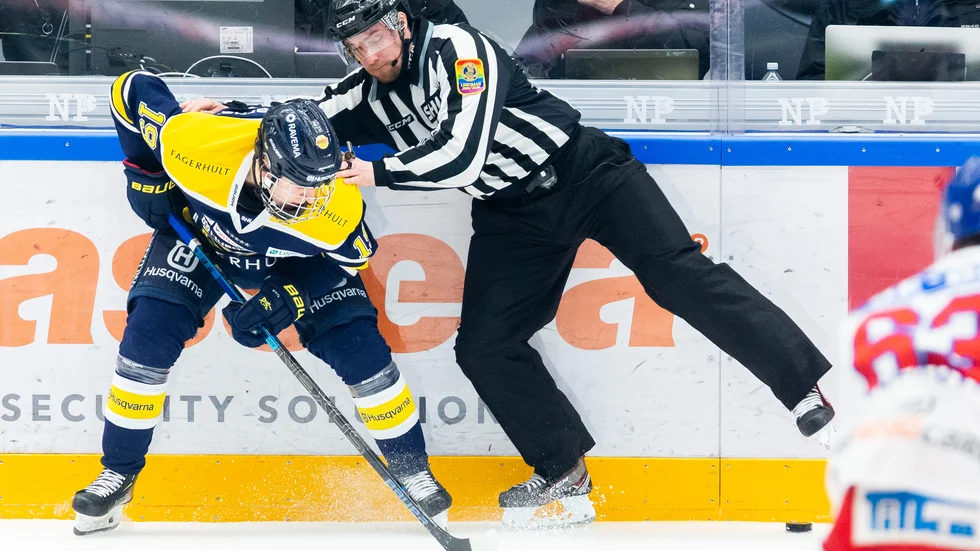 Emil Andrae under ett SHL-framträdande mot IK Oskarshamn under förra säsongen.
