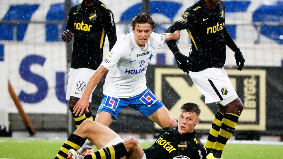IFK Norrköpings Simon Thern riktar svidande kritik mot den svenska fotbollsdomarkåren.