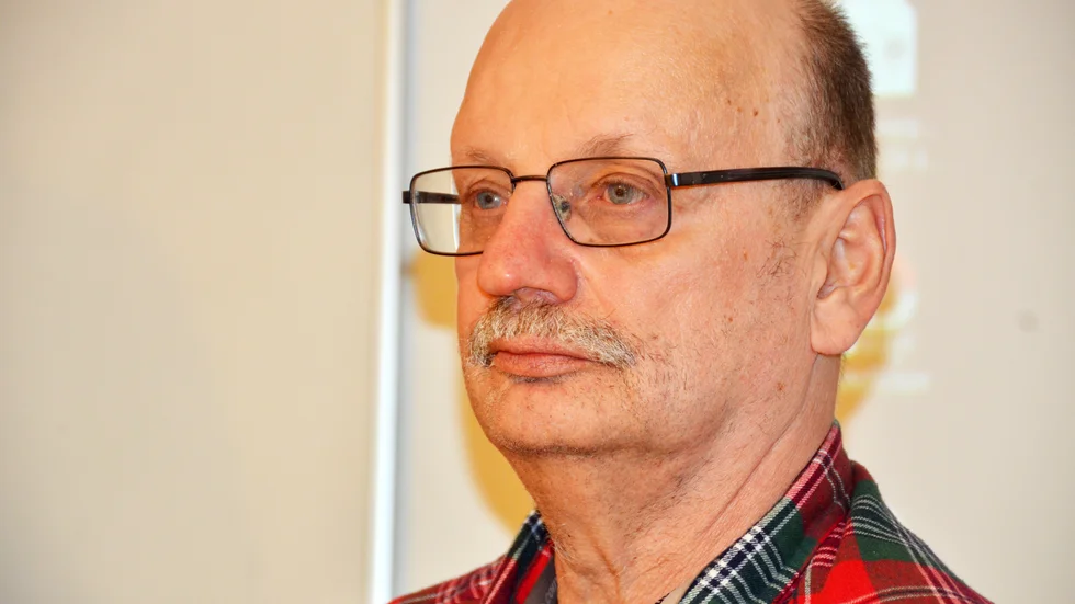 "Jag skulle vilja att föräldrarna är med när jag träffar ungdomarna. Föräldrarna är en bra början, de är jätteviktiga och de ska vara föredömen för sina barn" säger Jan Lustig.