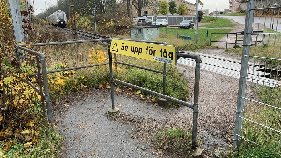 Järnvägsfållan i slutet på Sankt Annegatan har stängts. Arkivbild
