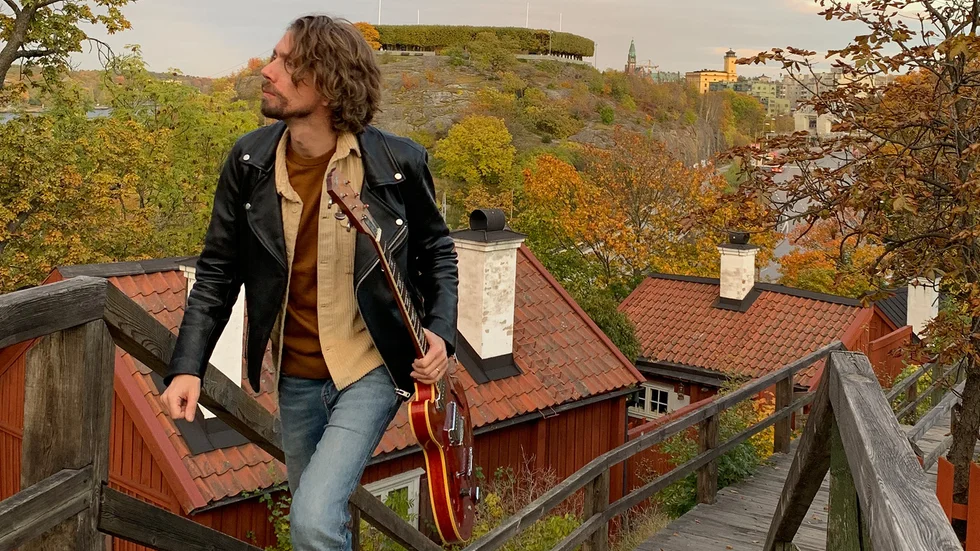 Gustav Lundgren är Sveriges främste tolkare av Django Reinhardt. När Aspelands Musikförening släpper sitt höstprogram, svarar han för en av åtta konserter, den 21 mars.