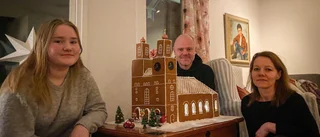 Familjens projekt – bygga Klosters kyrka av pepparkaka