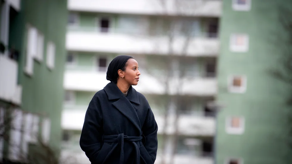 – När det första fallet kom i Jönköping tänkte jag: Om det någonsin kommer till Rinkeby, vad skulle det innebära? säger Amal Omar som projektleder en kriskommitté.