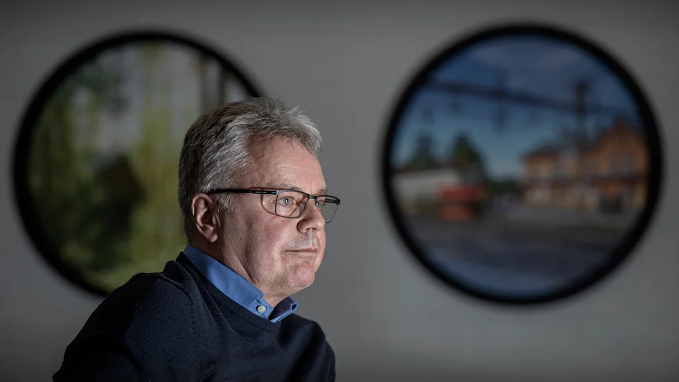 I Magnus Nordströms anställningsavtal framgår att förmånsbilen är knuten till anställningen som kommunchef, men att bilen också får nyttjas privat av Magnus Nordström och hans anhöriga.