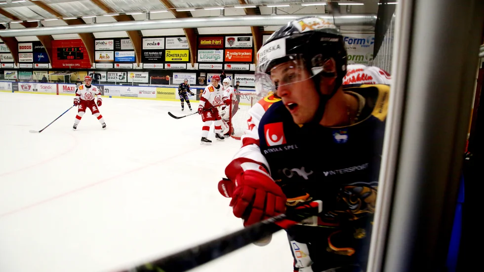 Eric Winbergh och hans lagkamrater i Visby Roma inleder säsongen mot Enköping på bortais i helgen.