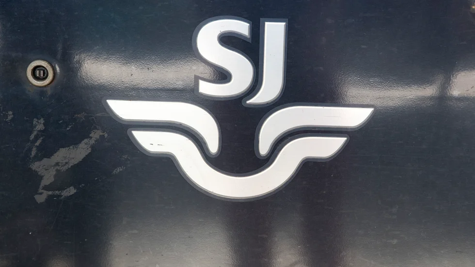 Fick kännedom om att SJ planerar att lägga ner servicekontoren i Stockholm, Göteborg, Malmö, skriver Conny Jakobsson (V).