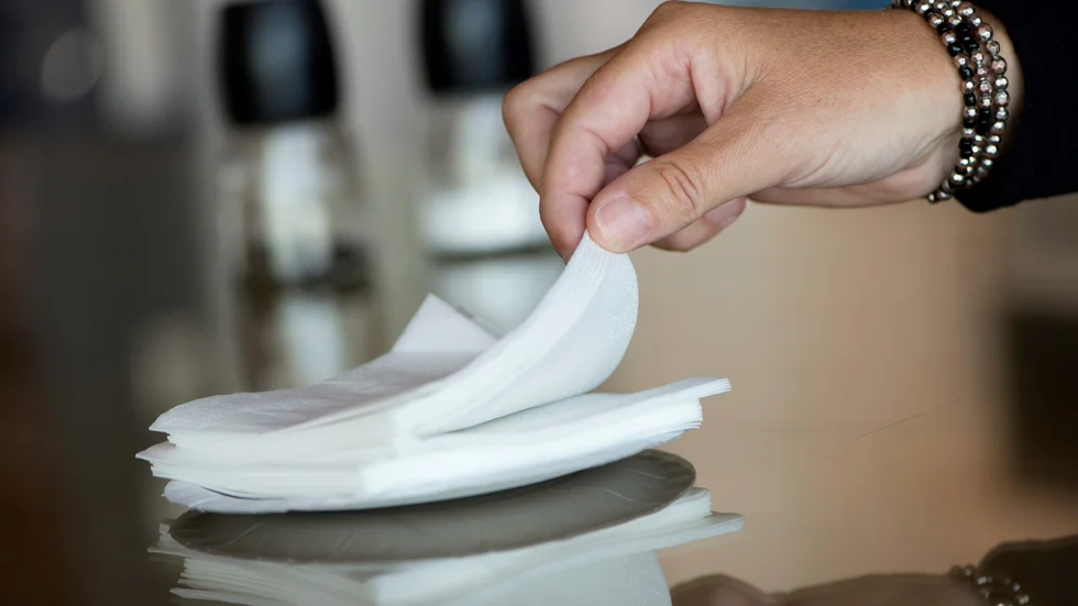 Regeringens servettskiss leder till pappersvändande för kommunerna. 