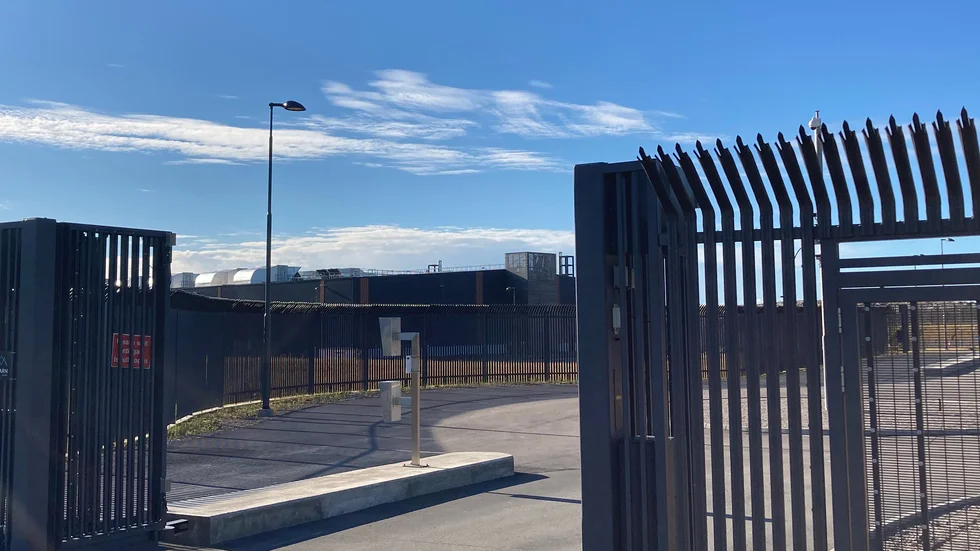 Larmet om rökutveckling på Amazon i logistikparken i Kjula kom strax före klockan 7 på tisdagsmorgonen. 