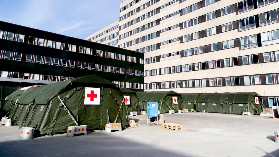 Försvarets sjukvårdstält sattes upp vid Östra sjukhuset i Göteborg i slutet av mars. Arkivbild.