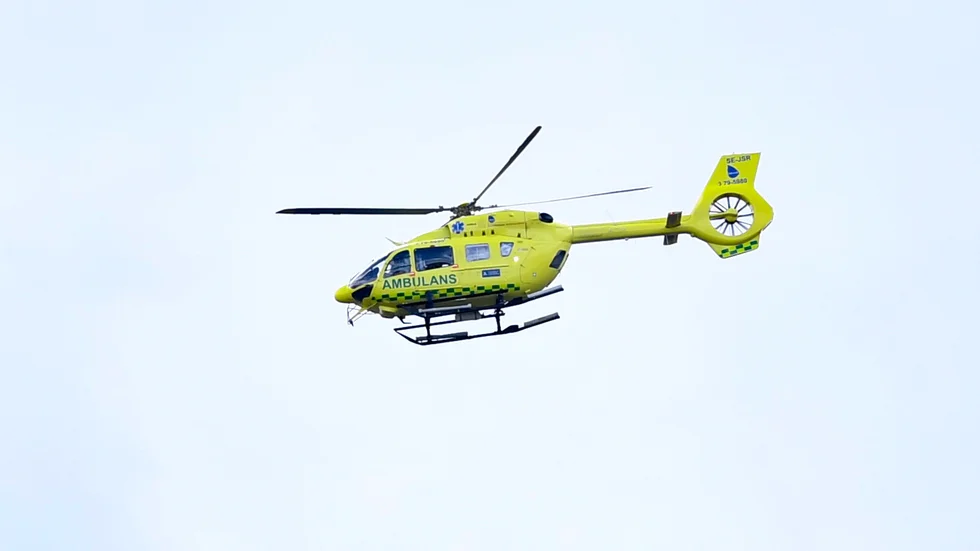 En man har avlidit efter en arbetsplatsolycka i Arvika. Mannen fördes med helikopter till Örebro, men hans liv gick inte att rädda. Arkivbild.