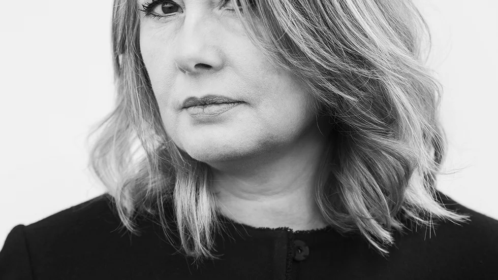 "Linderborg verkar knappt umgås med en enda person som inte är känd" skriver Ida Stiller. 