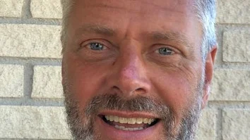 Roger Ogestadh är redo för en promenad från Visby till Fårö.