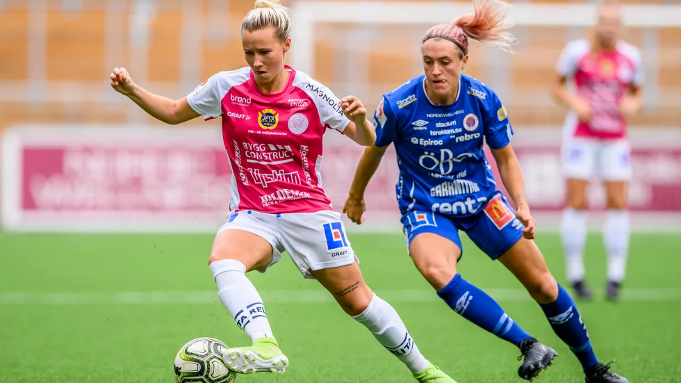 Uppsalas Marika Bergman Lundin och Örebros Freja Olofsson i duell.