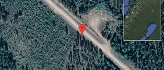 Brinnande fordon stoppar trafiken på väg 983