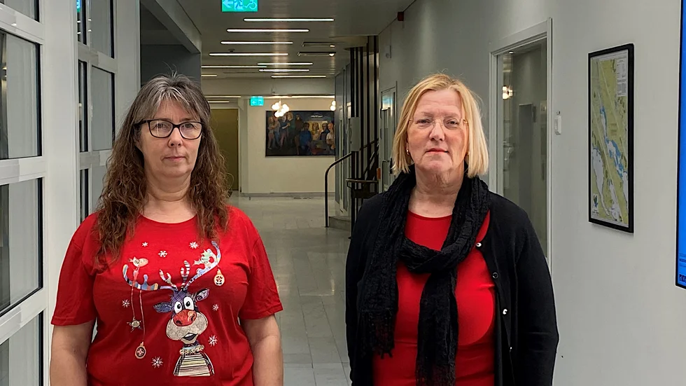 Socialpsykiatrihandläggaren Marianne Ericsson Westin och chefen Kerstin Larsson kommenterar ADL-utredningen som är grunden till beviljade timmar." Vi litar på den professionella bedömningen", säger Larsson.
