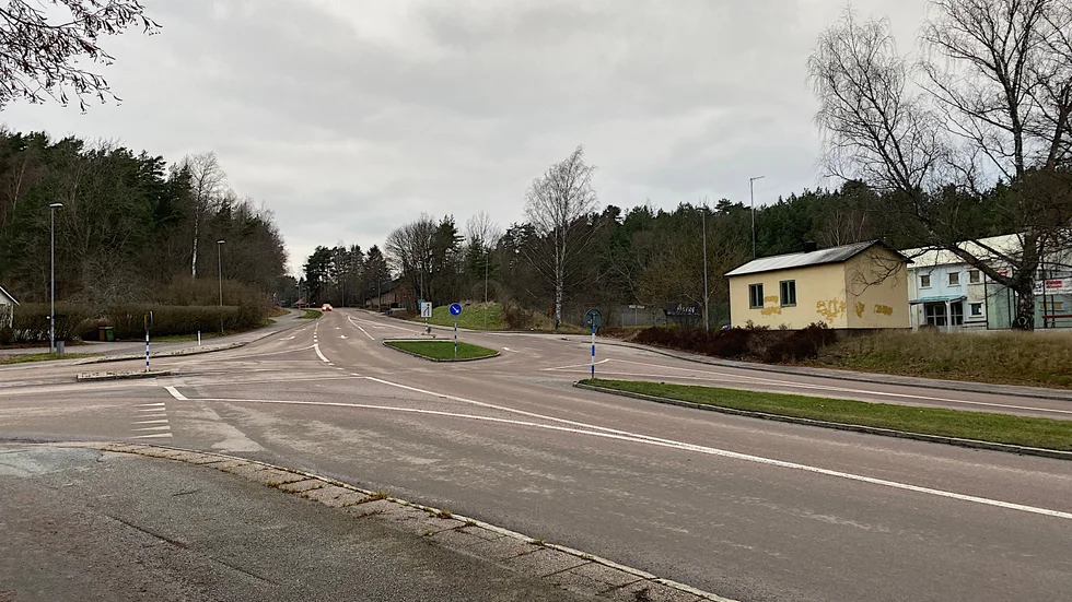 Korsningen vid tennishallen måste göras säkrare, skriver signaturen Orolig morfar.